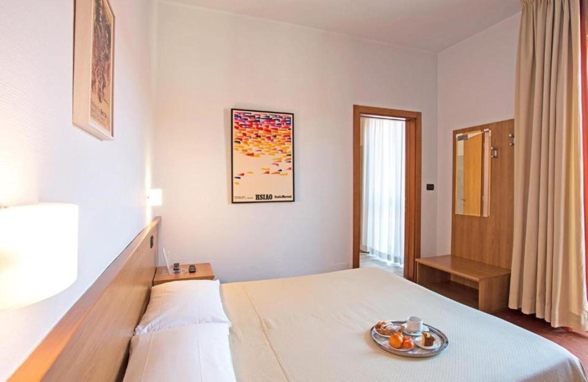 Hotel Lux Alessandria Exterior foto