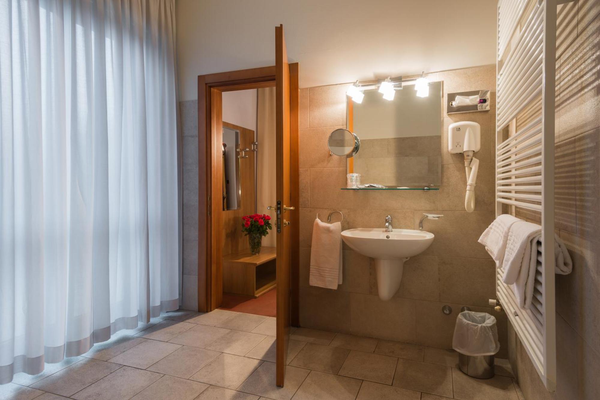 Hotel Lux Alessandria Exterior foto
