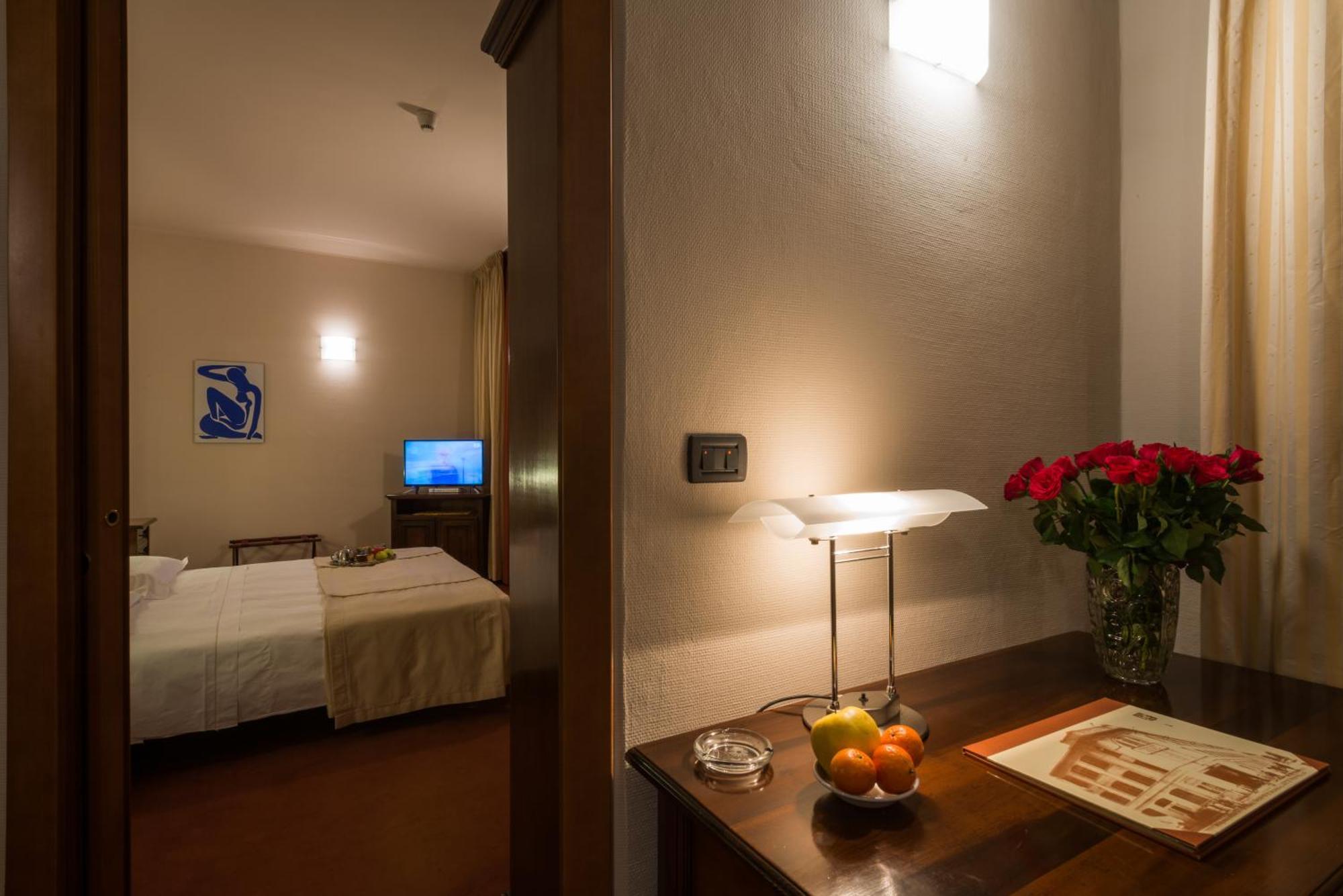 Hotel Lux Alessandria Exterior foto