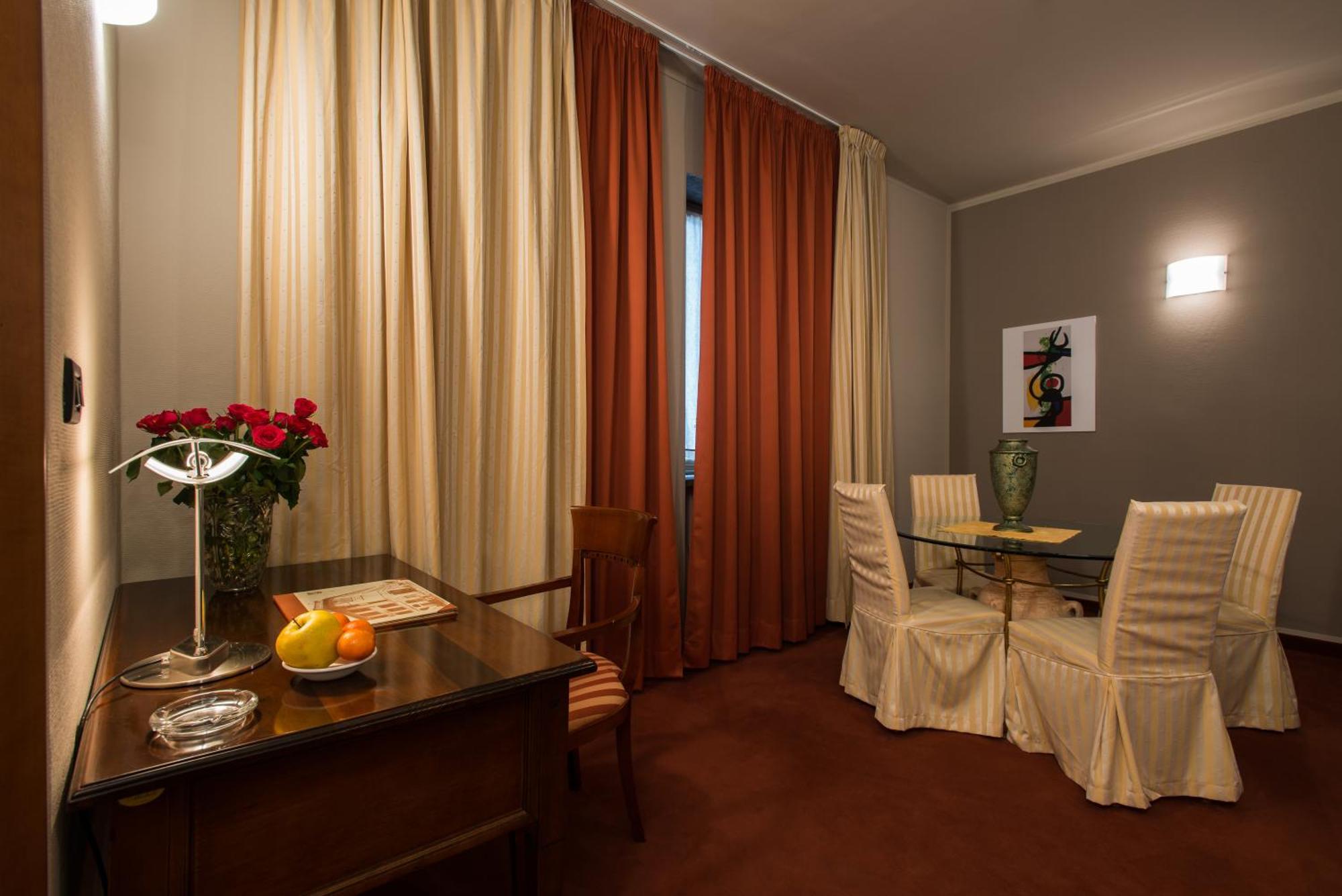 Hotel Lux Alessandria Exterior foto