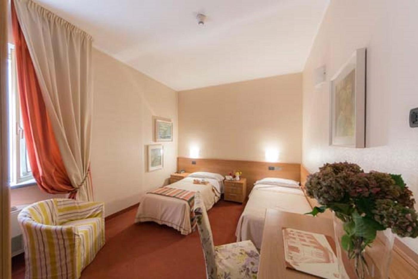 Hotel Lux Alessandria Exterior foto