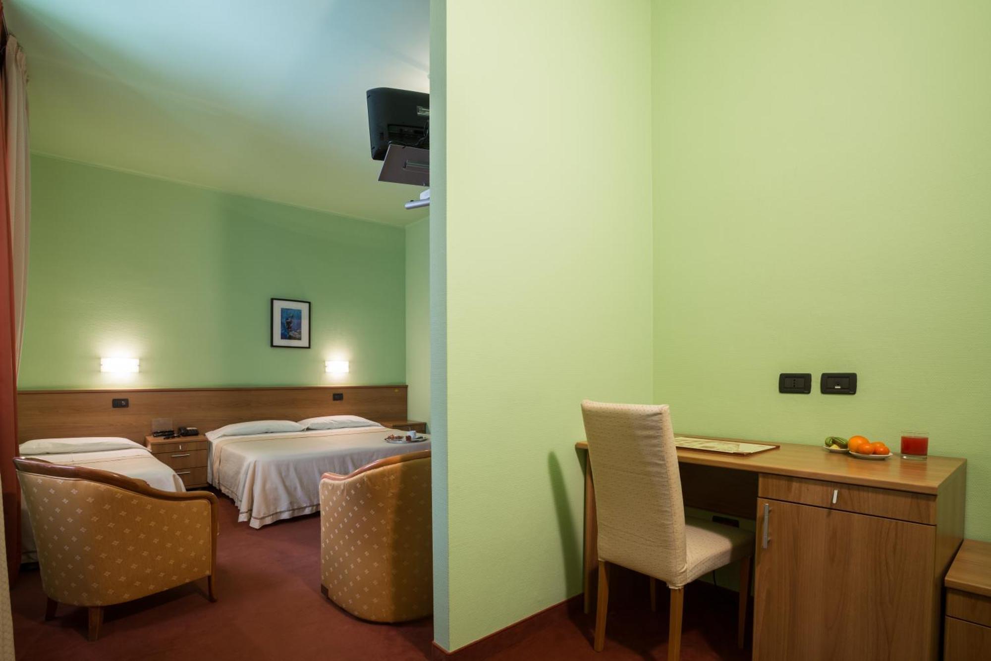 Hotel Lux Alessandria Exterior foto