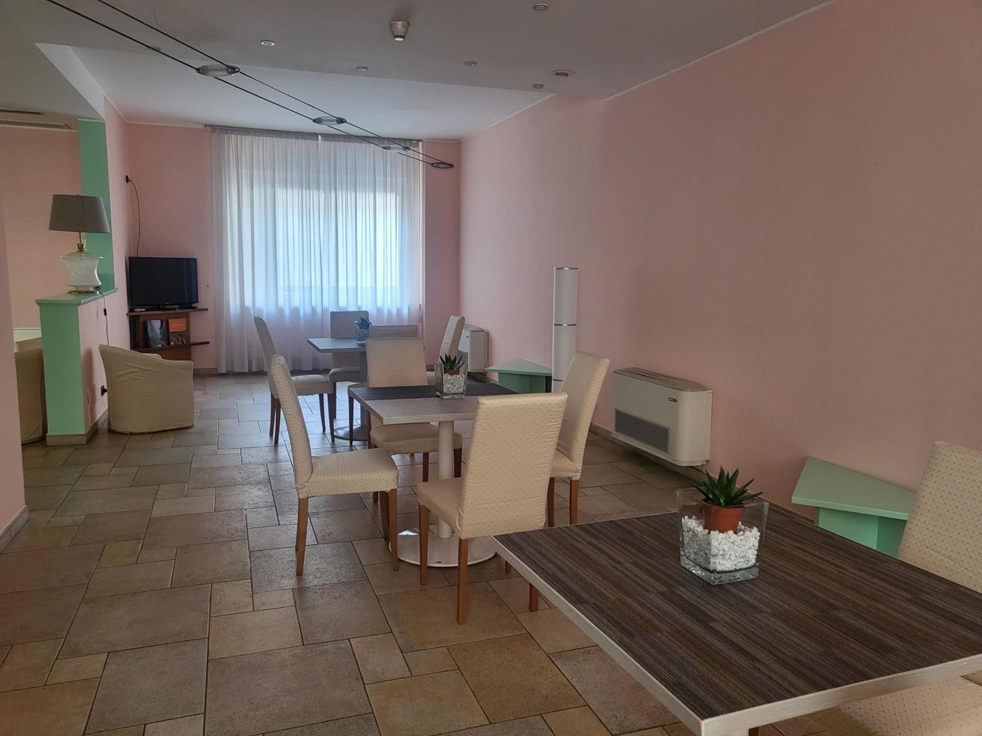 Hotel Lux Alessandria Exterior foto