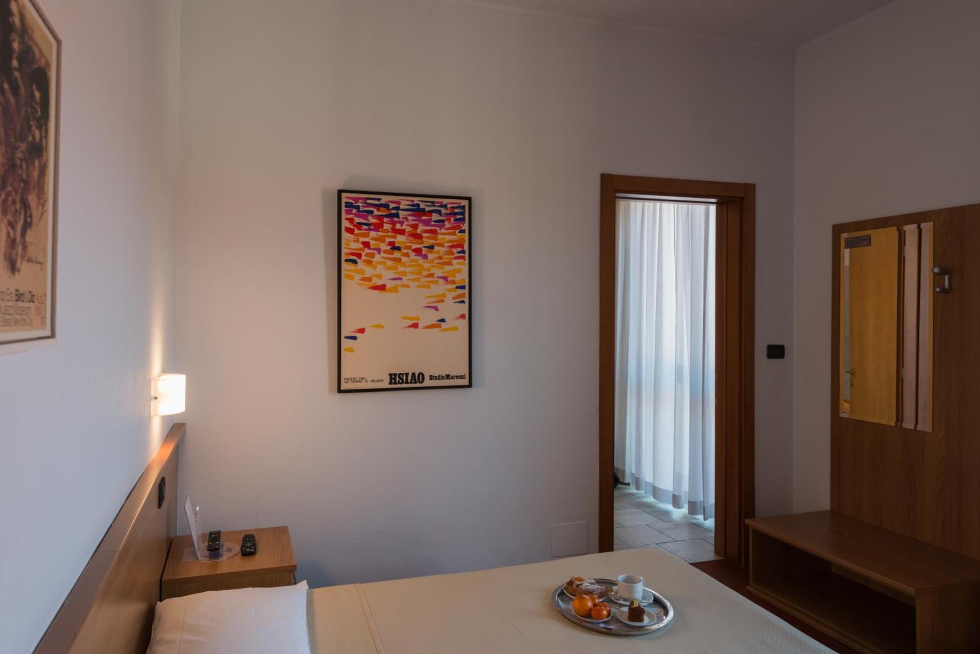 Hotel Lux Alessandria Zimmer foto