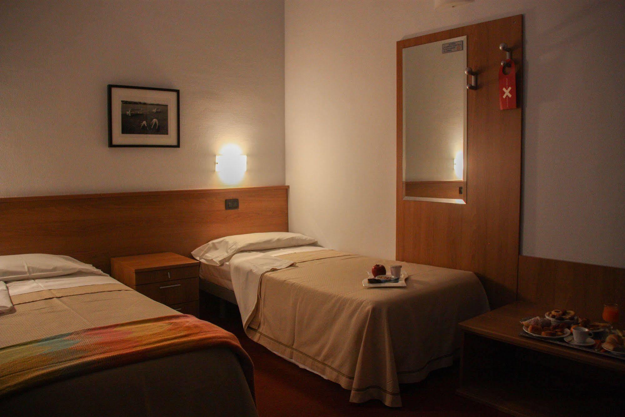 Hotel Lux Alessandria Exterior foto