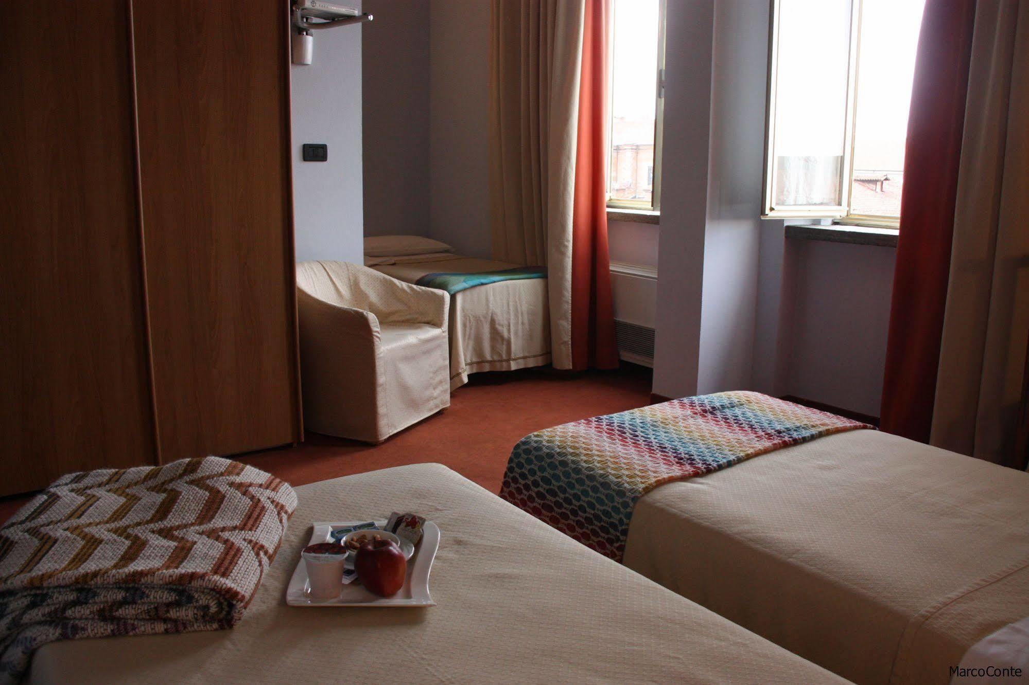 Hotel Lux Alessandria Exterior foto