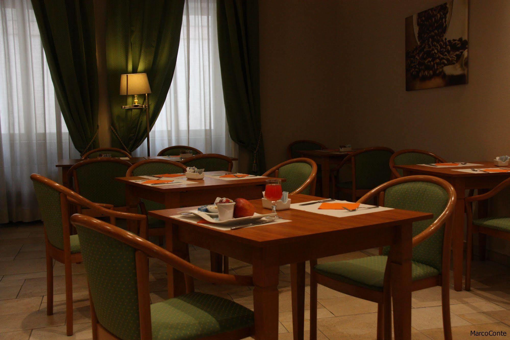 Hotel Lux Alessandria Exterior foto